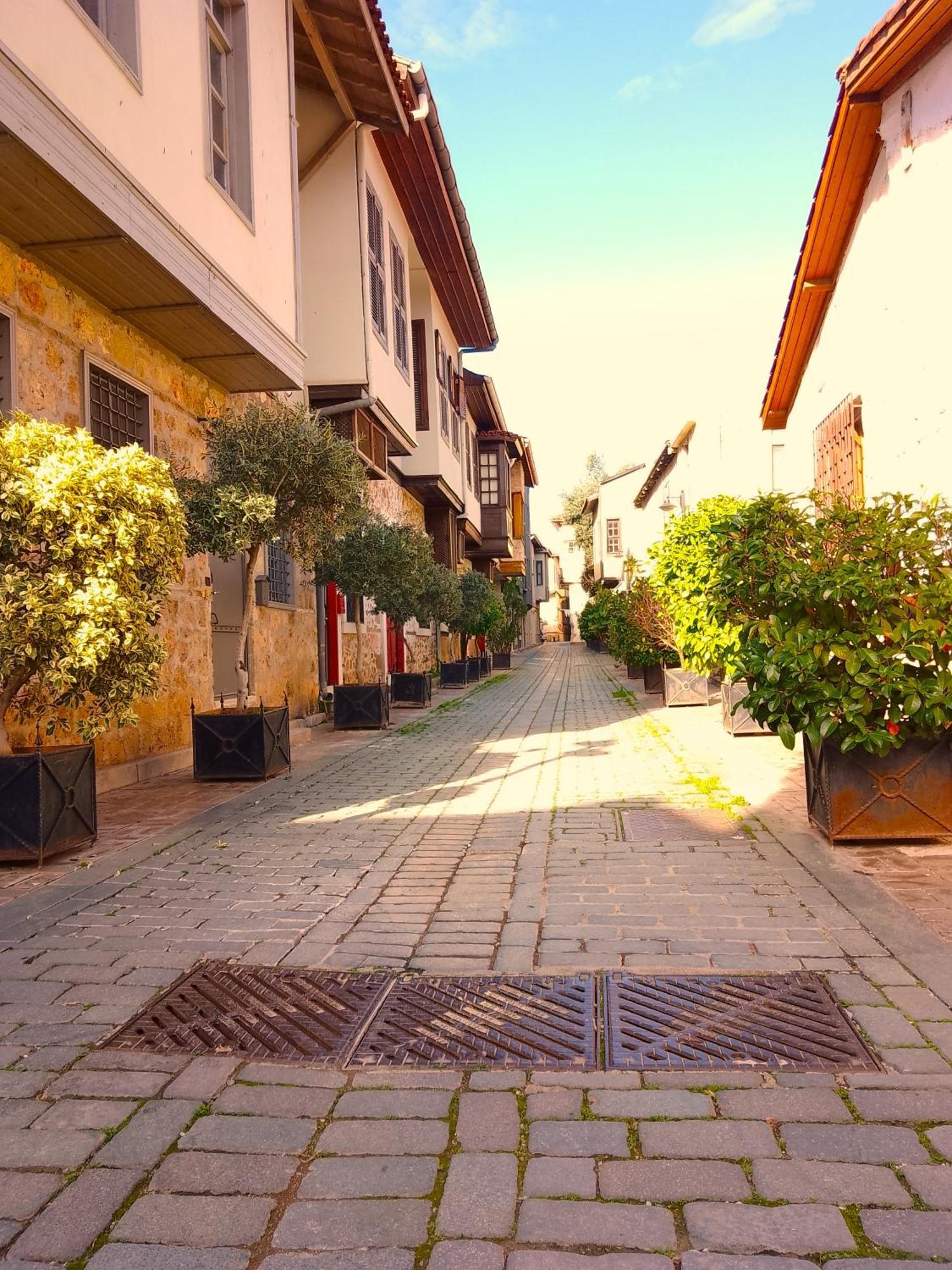 Chic Garden Flat With Patio Near Hadrian's Gate * Antalya