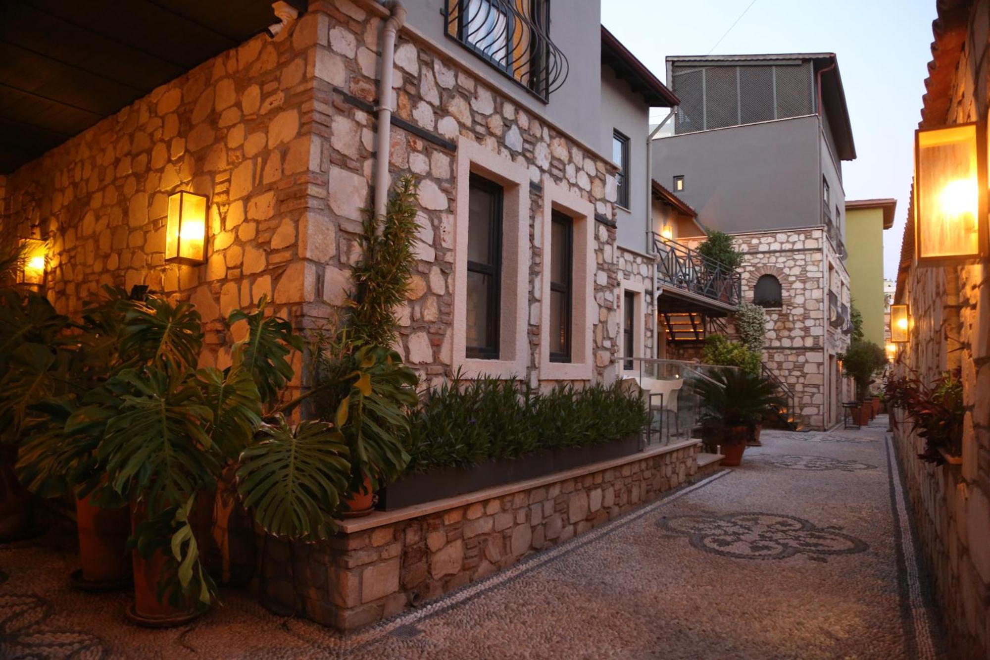 Chic Garden Flat With Patio Near Hadrian's Gate * Antalya