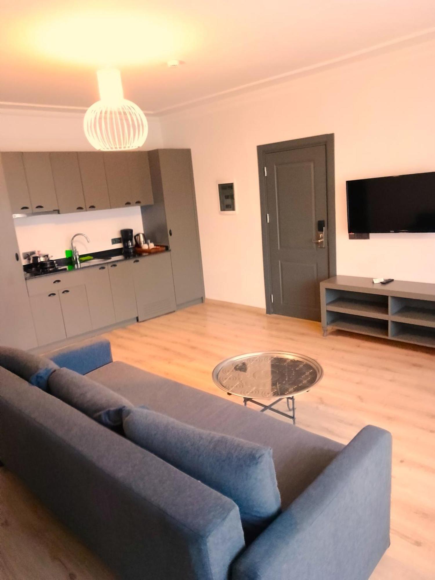 Remarkable Flat With Balcony Near Hadrian's Gate Antalya