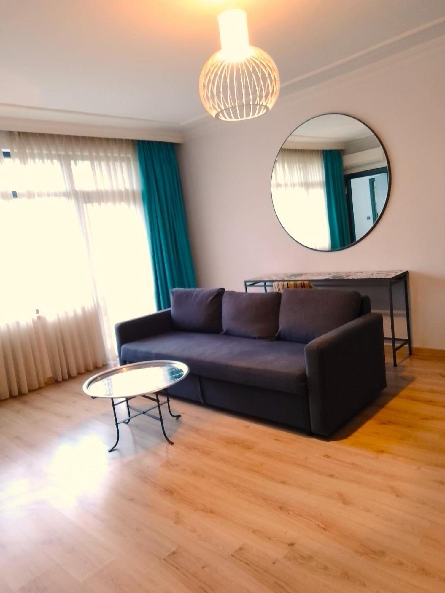 Privatunterkunft Remarkable Flat With Balcony Near Hadrian's Gate Antalya