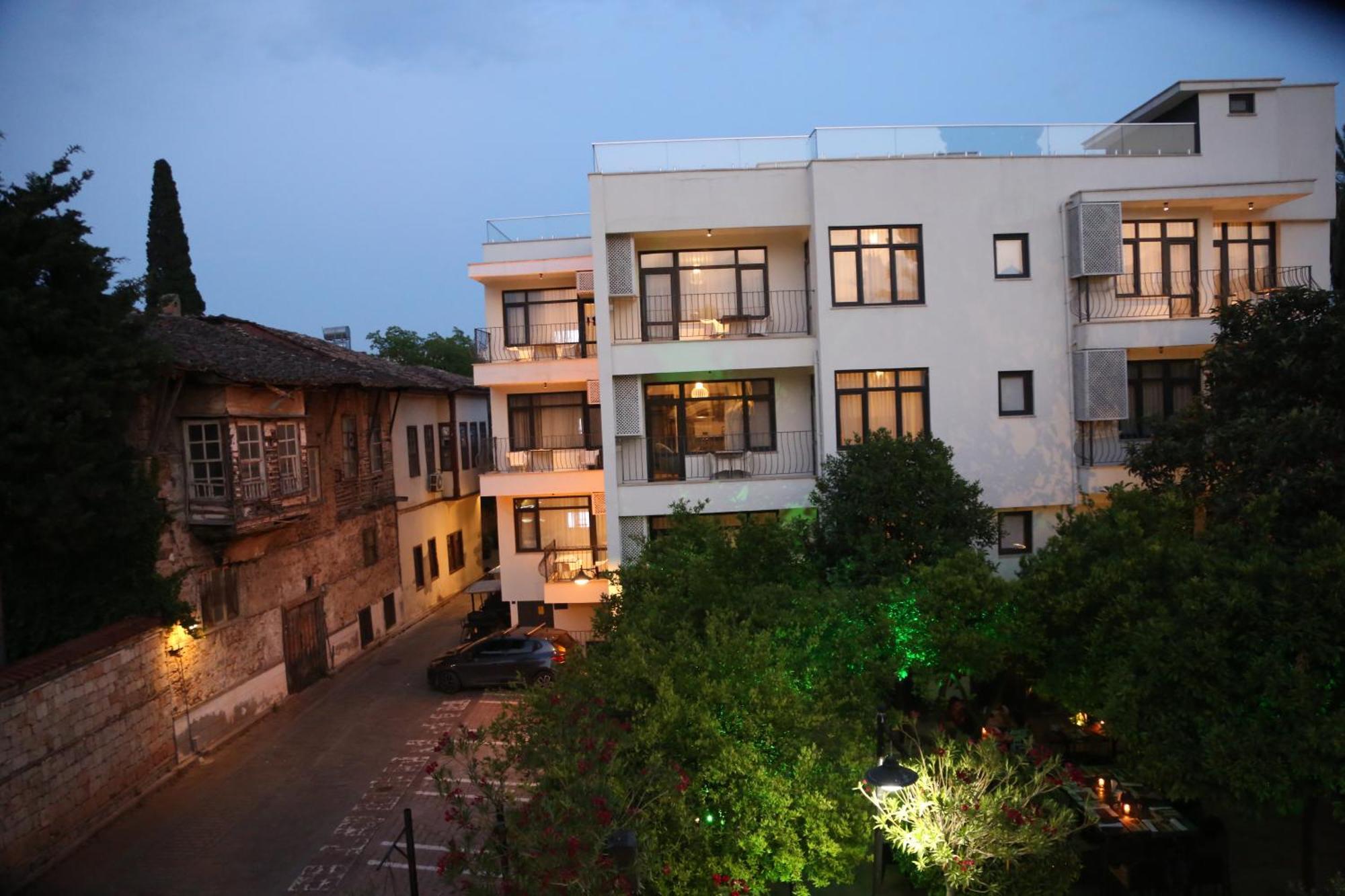 Unique Flat With Balcony Near Hadrian's Gate Daire Antalya