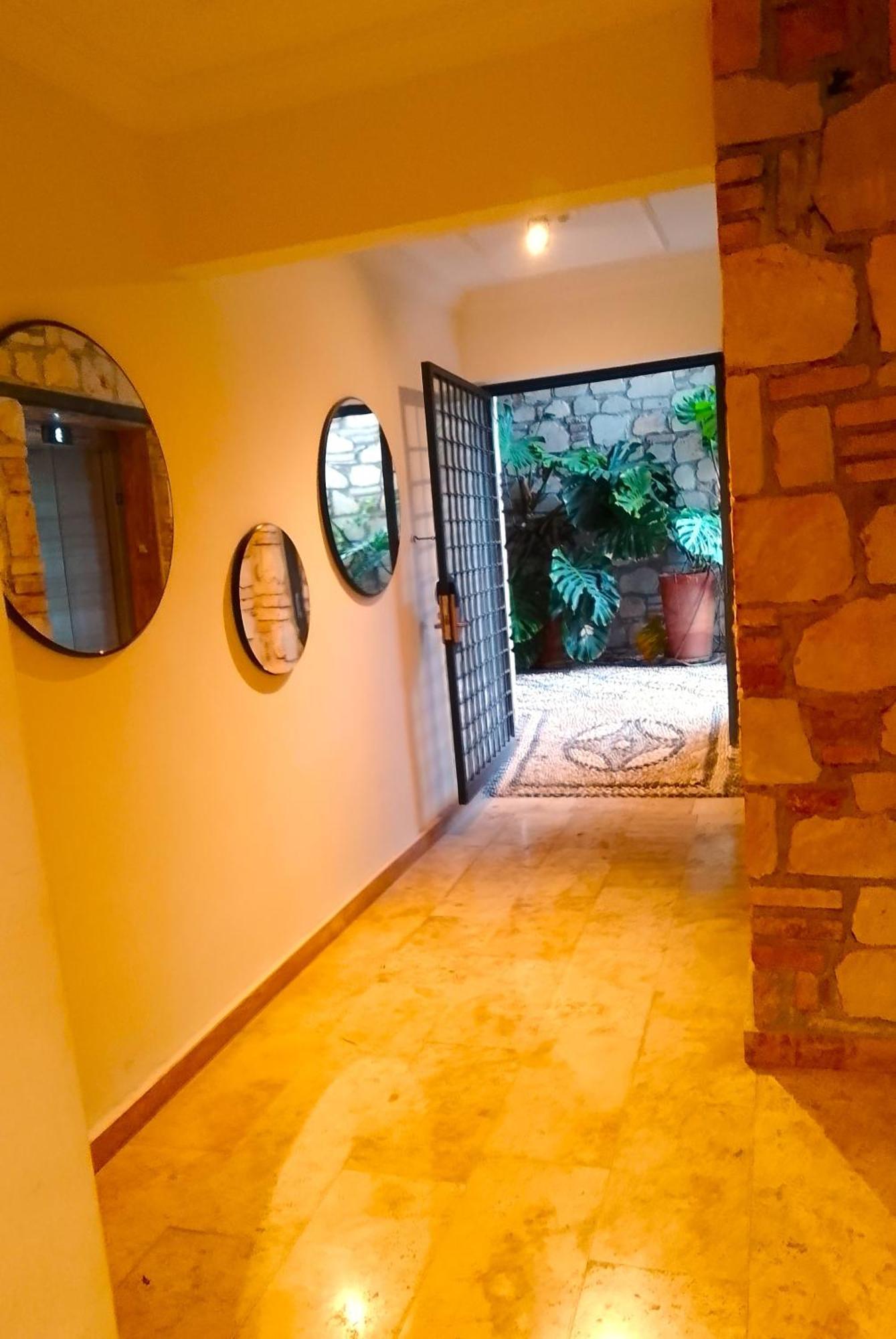 Unique Flat With Balcony Near Hadrian's Gate Daire