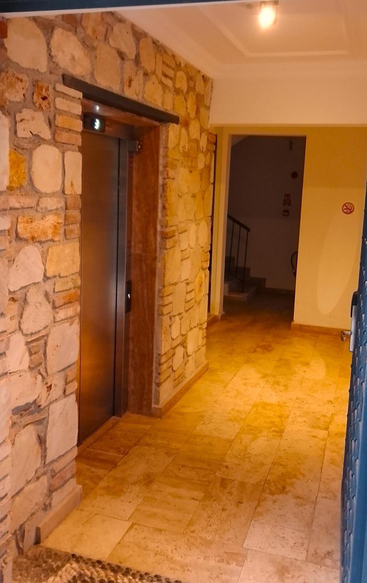 Unique Flat With Balcony Near Hadrian's Gate Daire Antalya