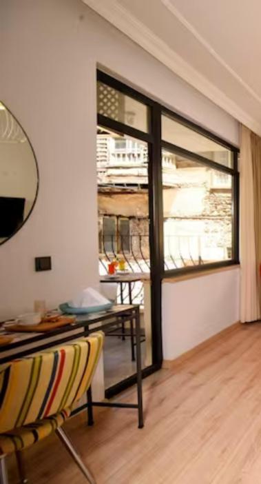Daire Unique Flat With Balcony Near Hadrian's Gate Antalya