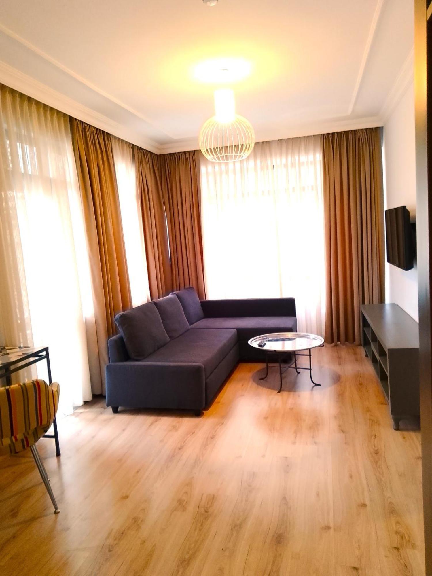 Daire Unique Flat With Balcony Near Hadrian's Gate Antalya