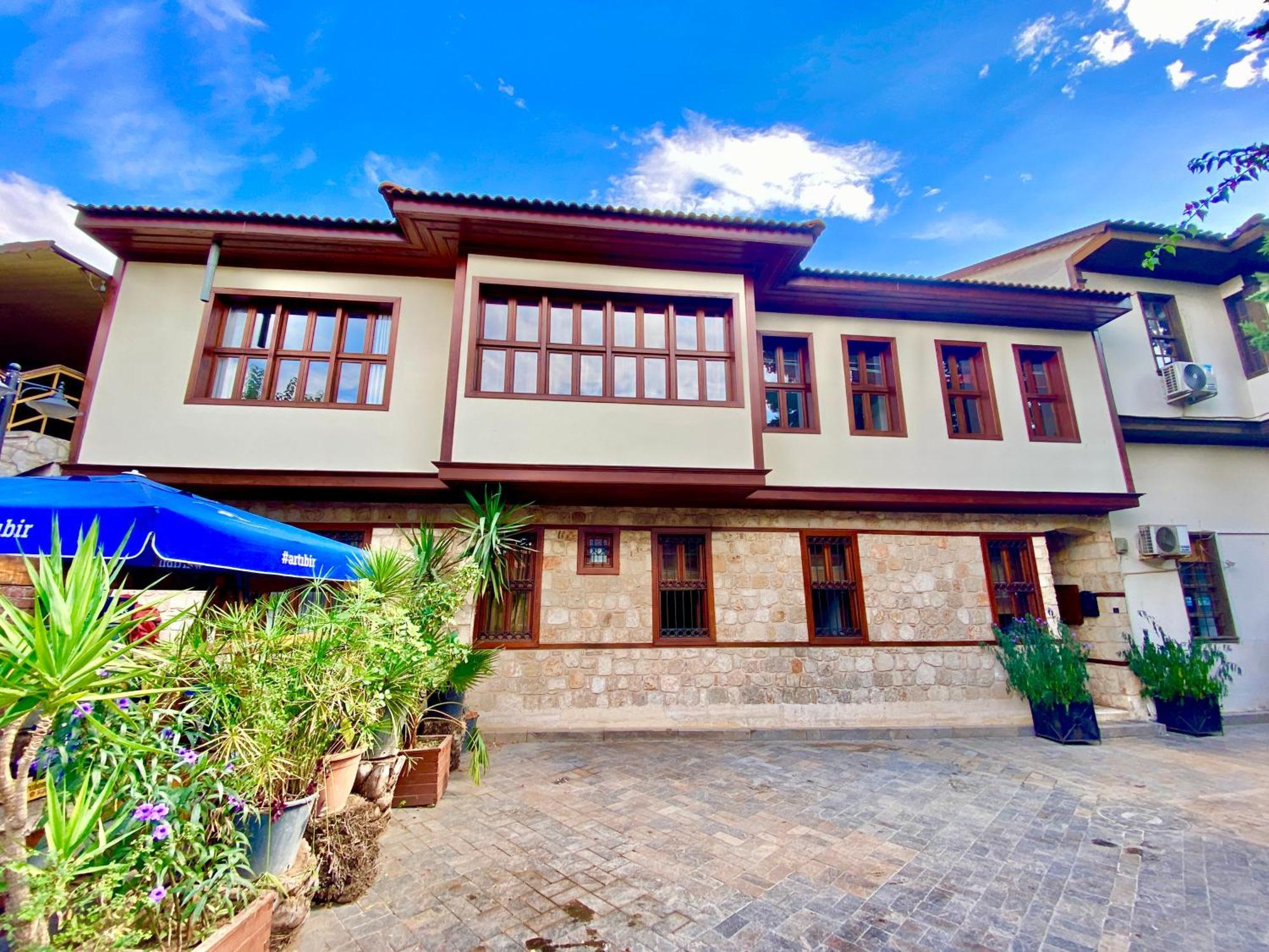Villa Attalos *