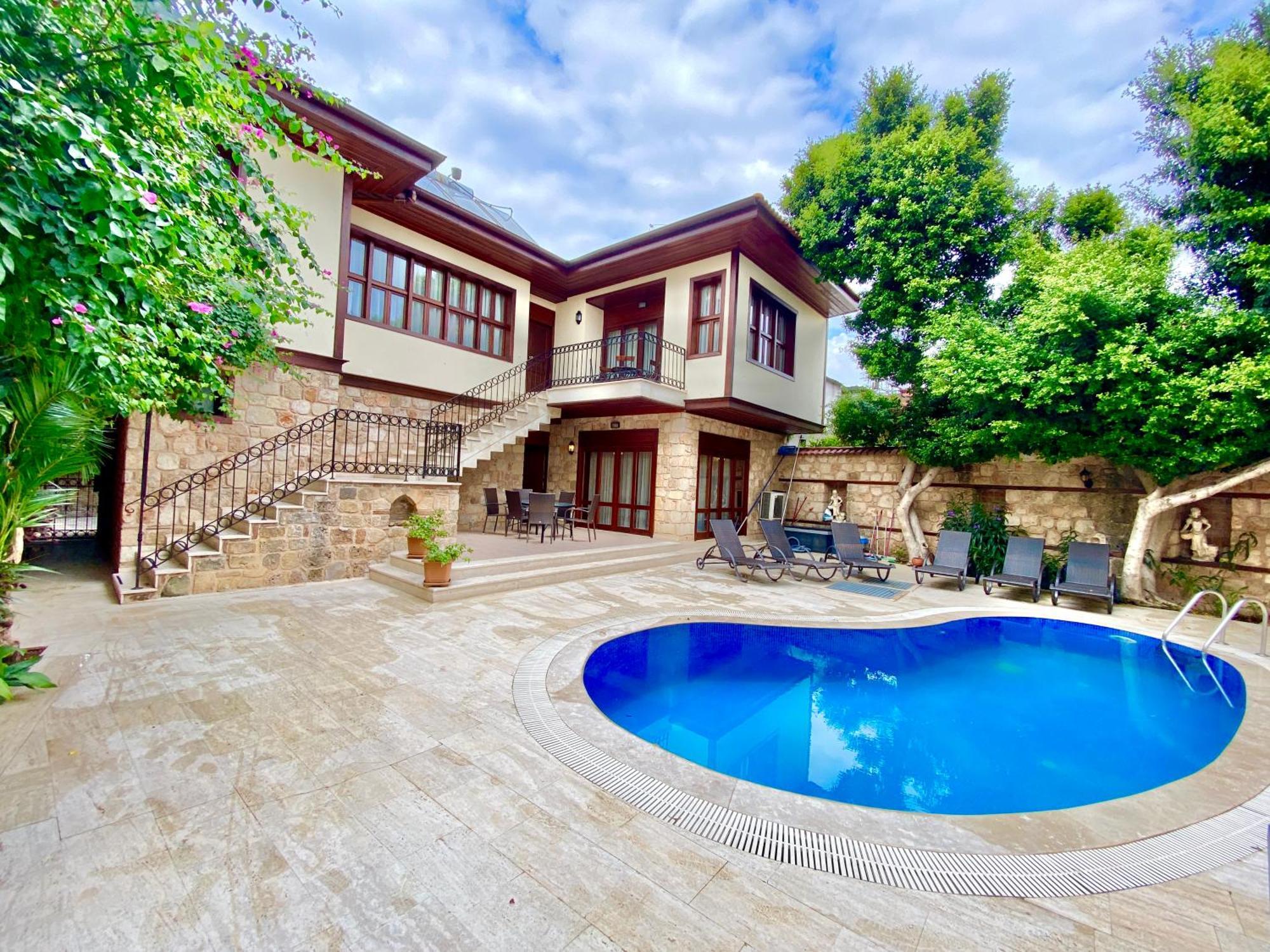 Attalos Villa *