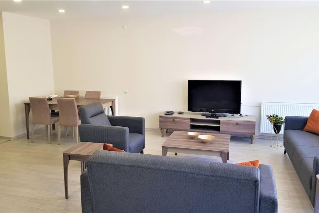 10 Location, Close To Beaches And Anywhere * Antalya