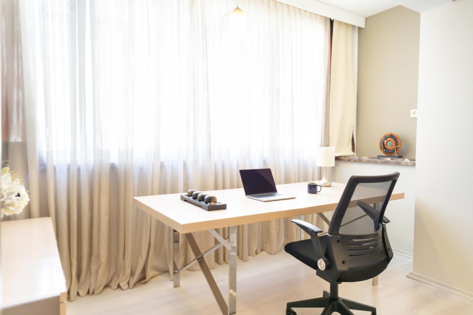 Downtown Oasis - Spacious Modern 3-br Flat Near Beachpark