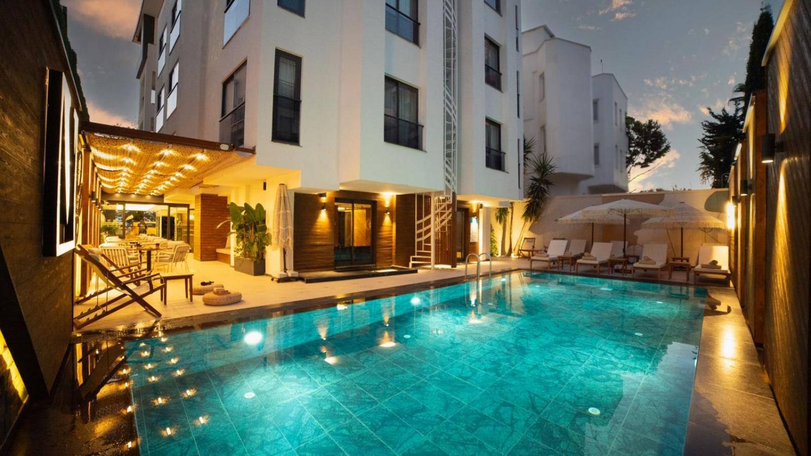 Lara Vista Suits & Spa *