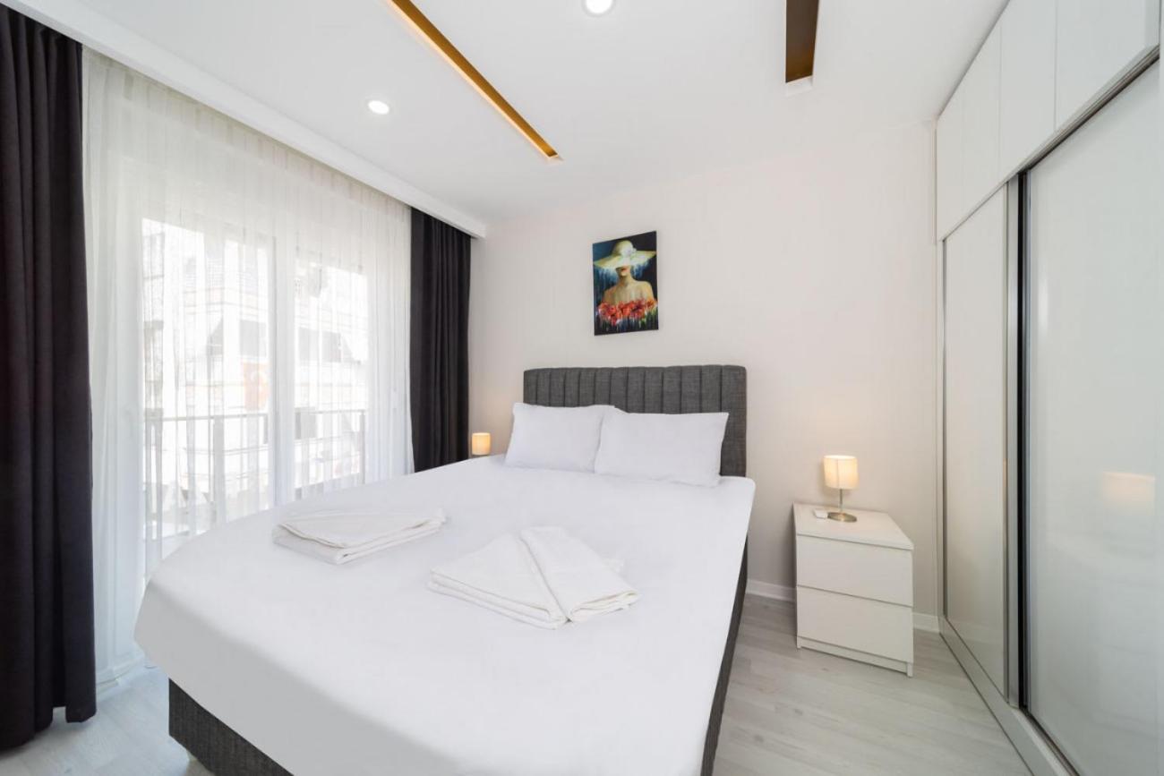 Apartment Lovely With Central Location Walking Distance To Beach In Muratpasa,