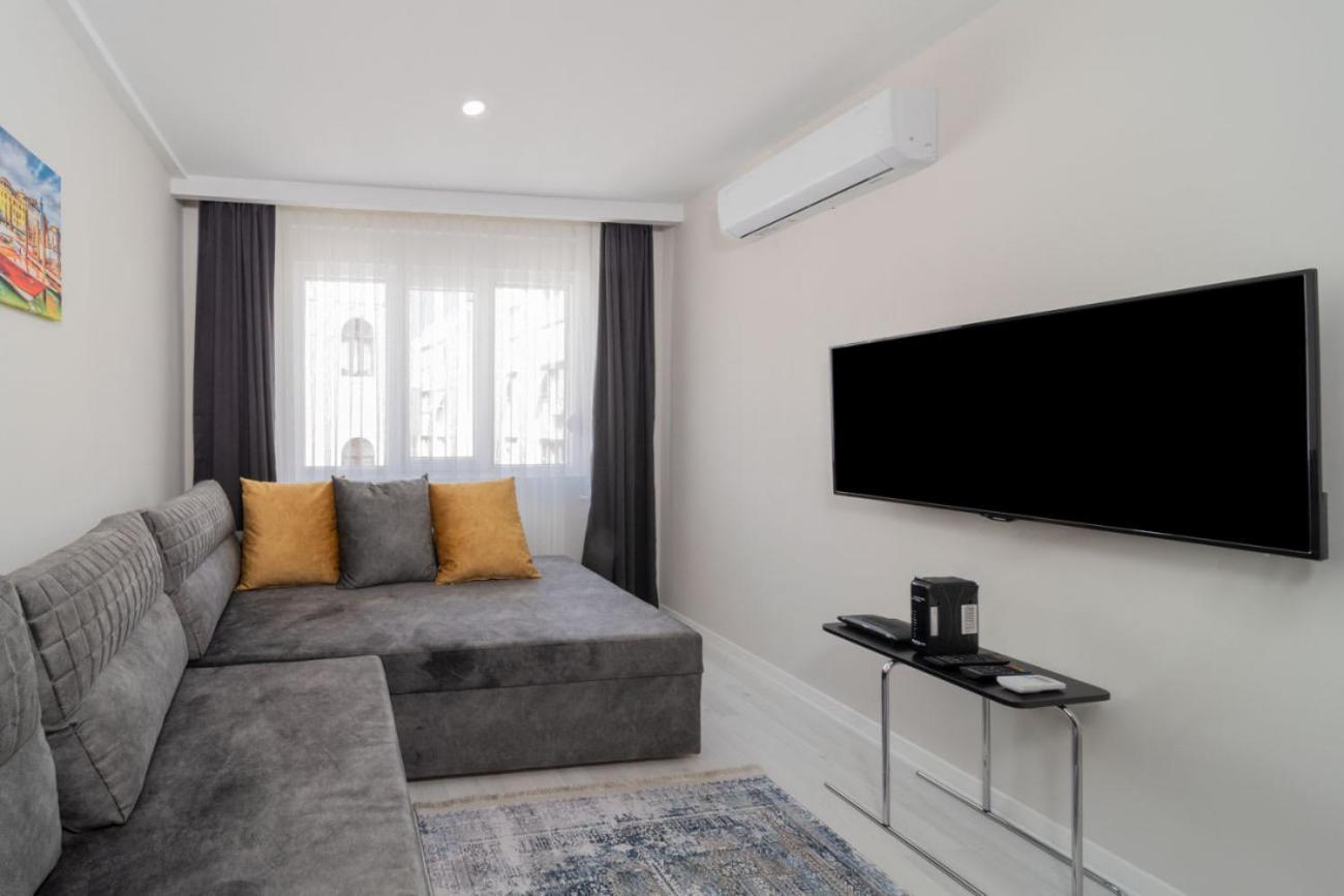 Lovely With Central Location Walking Distance To Beach In Muratpasa, Apartment *