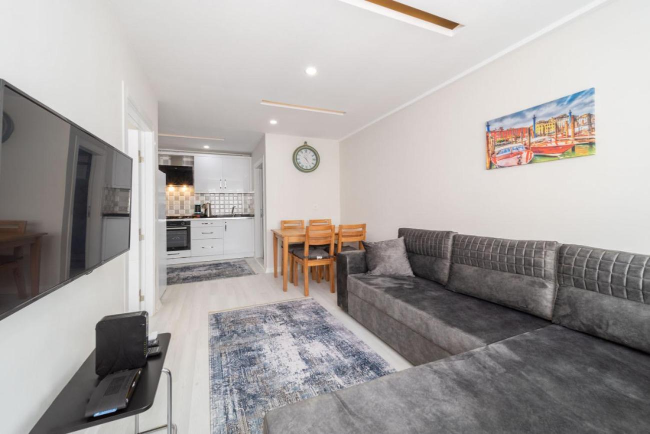 Apartment Lovely With Central Location Walking Distance To Beach In Muratpasa, *