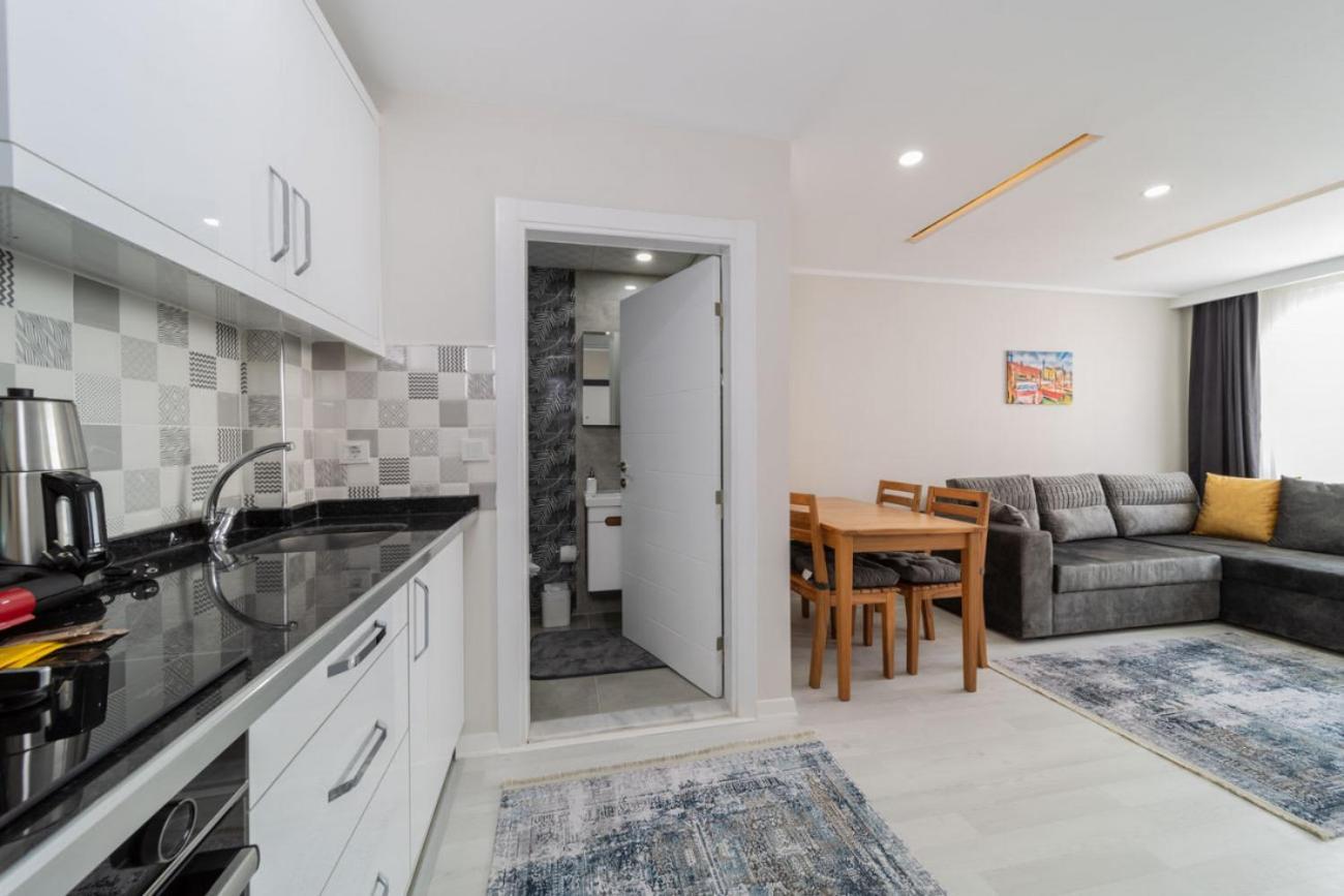 Lovely With Central Location Walking Distance To Beach In Muratpasa, *