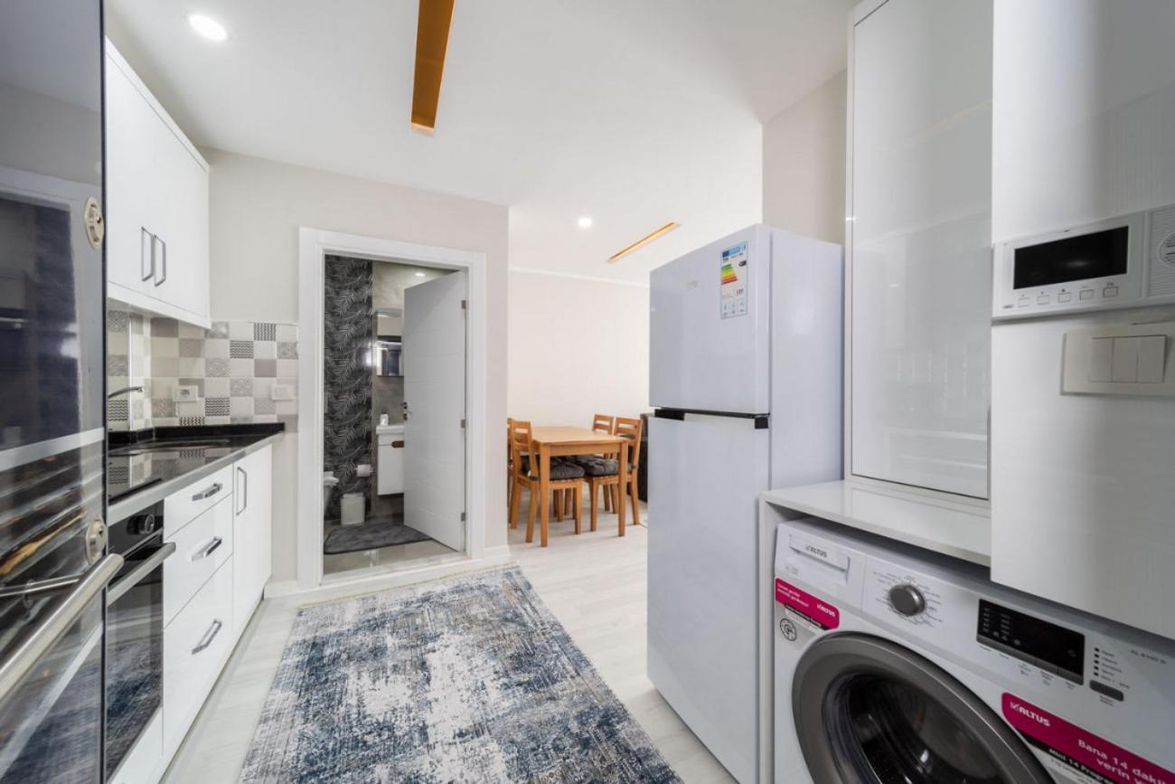 Lovely With Central Location Walking Distance To Beach In Muratpasa, Apartment Antalya
