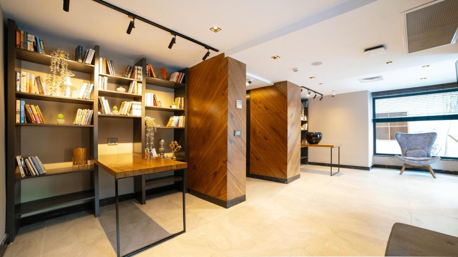 Lara Vista Suits & Spa *