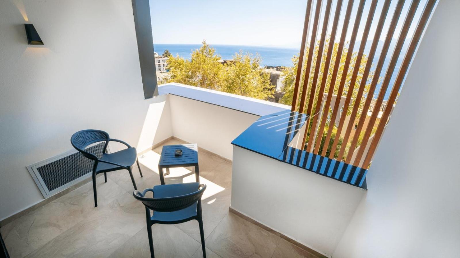 Lara Vista Suits & Spa