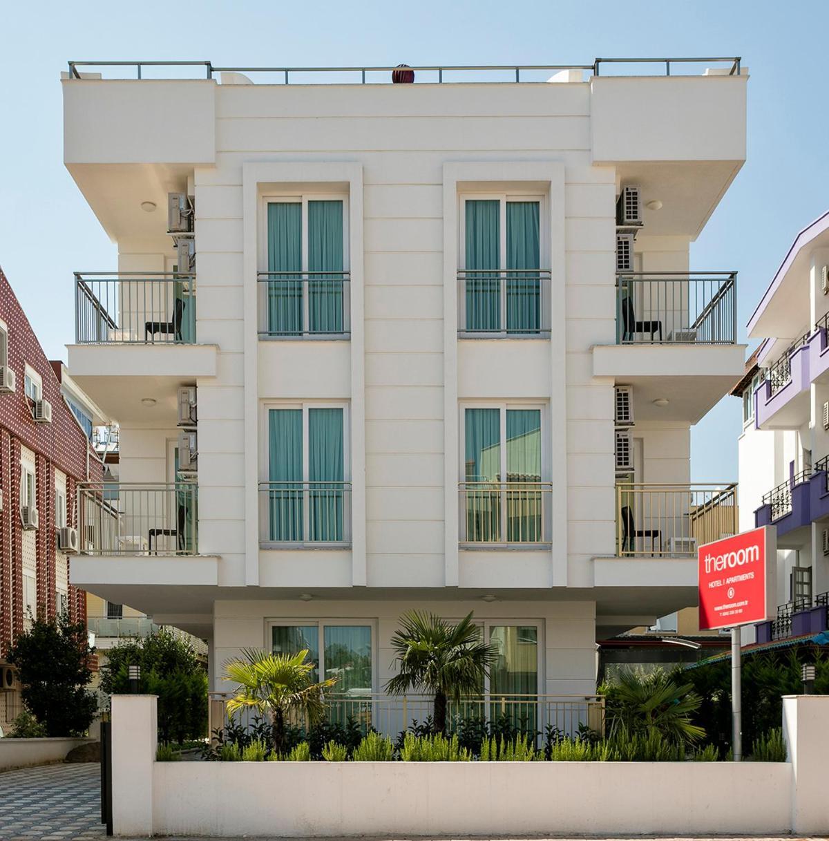 Aparthotel The & 3*