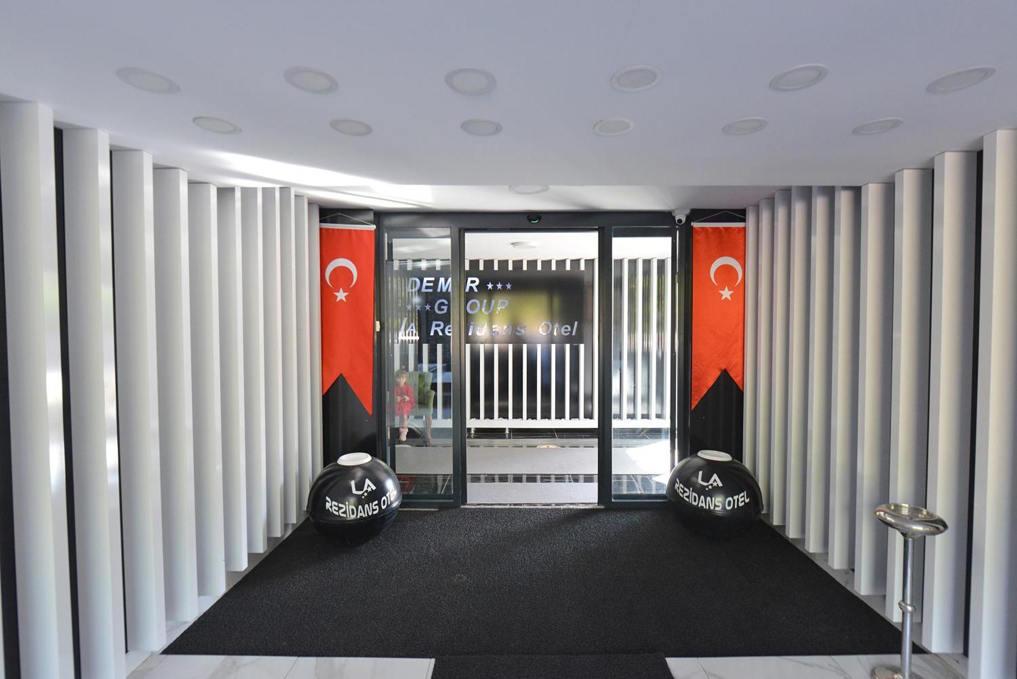 Hotel La Rezidans 3*