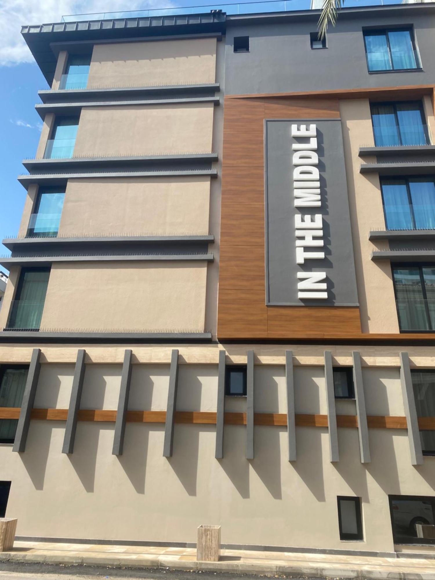 In The Middle Hotel 3*