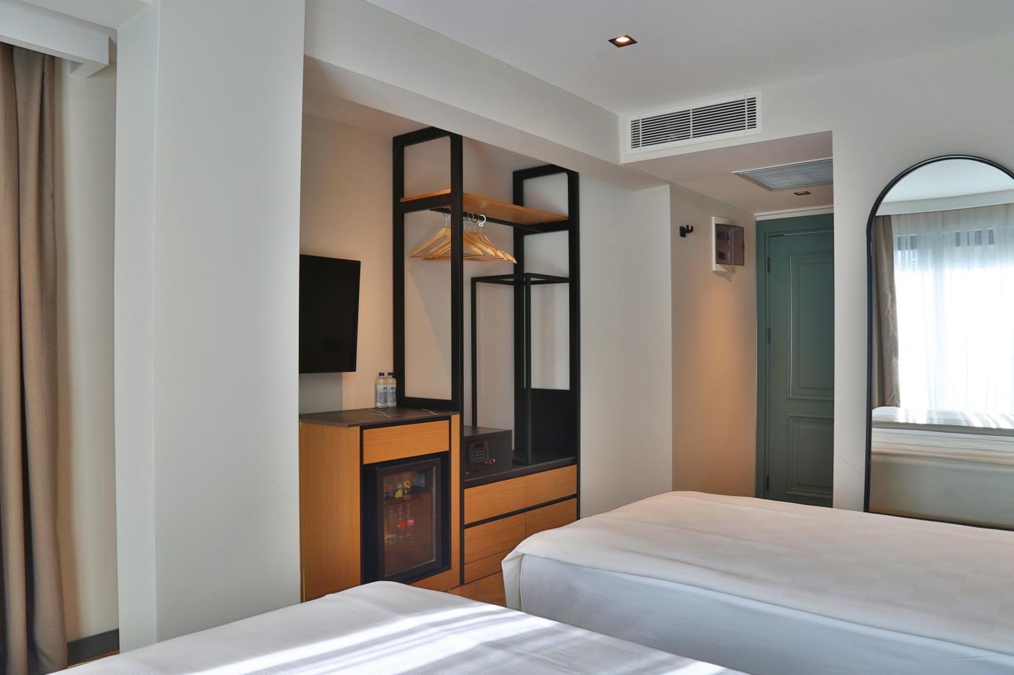 In The Middle Hotel 3*