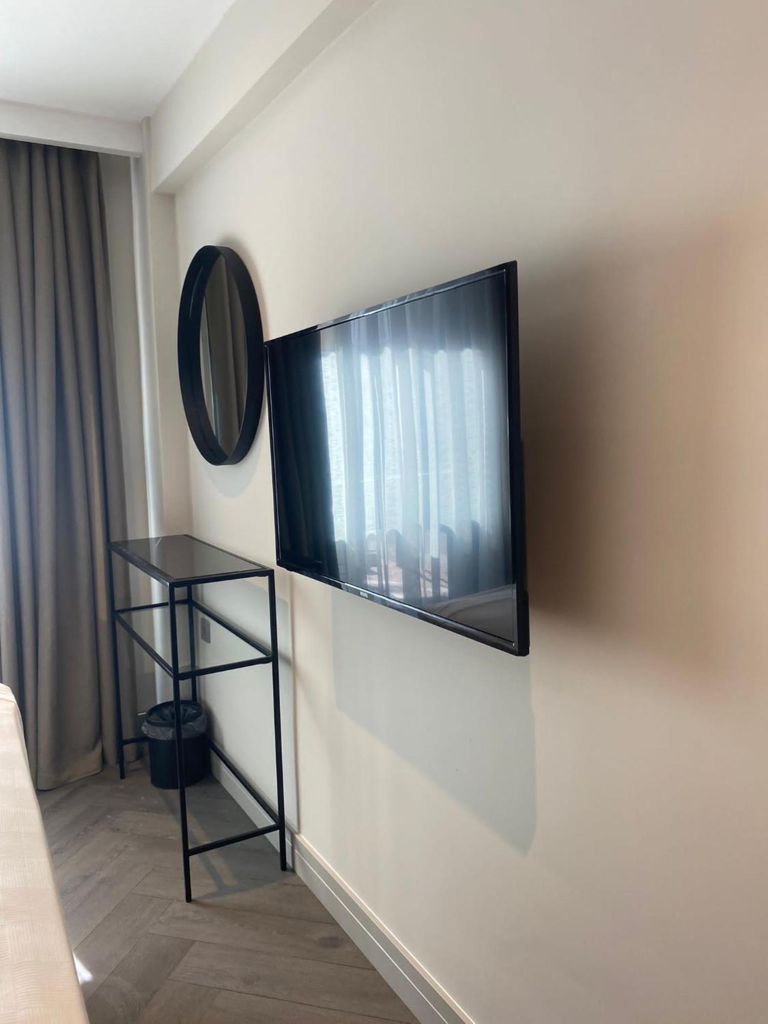 Hotel In The Middle 3*