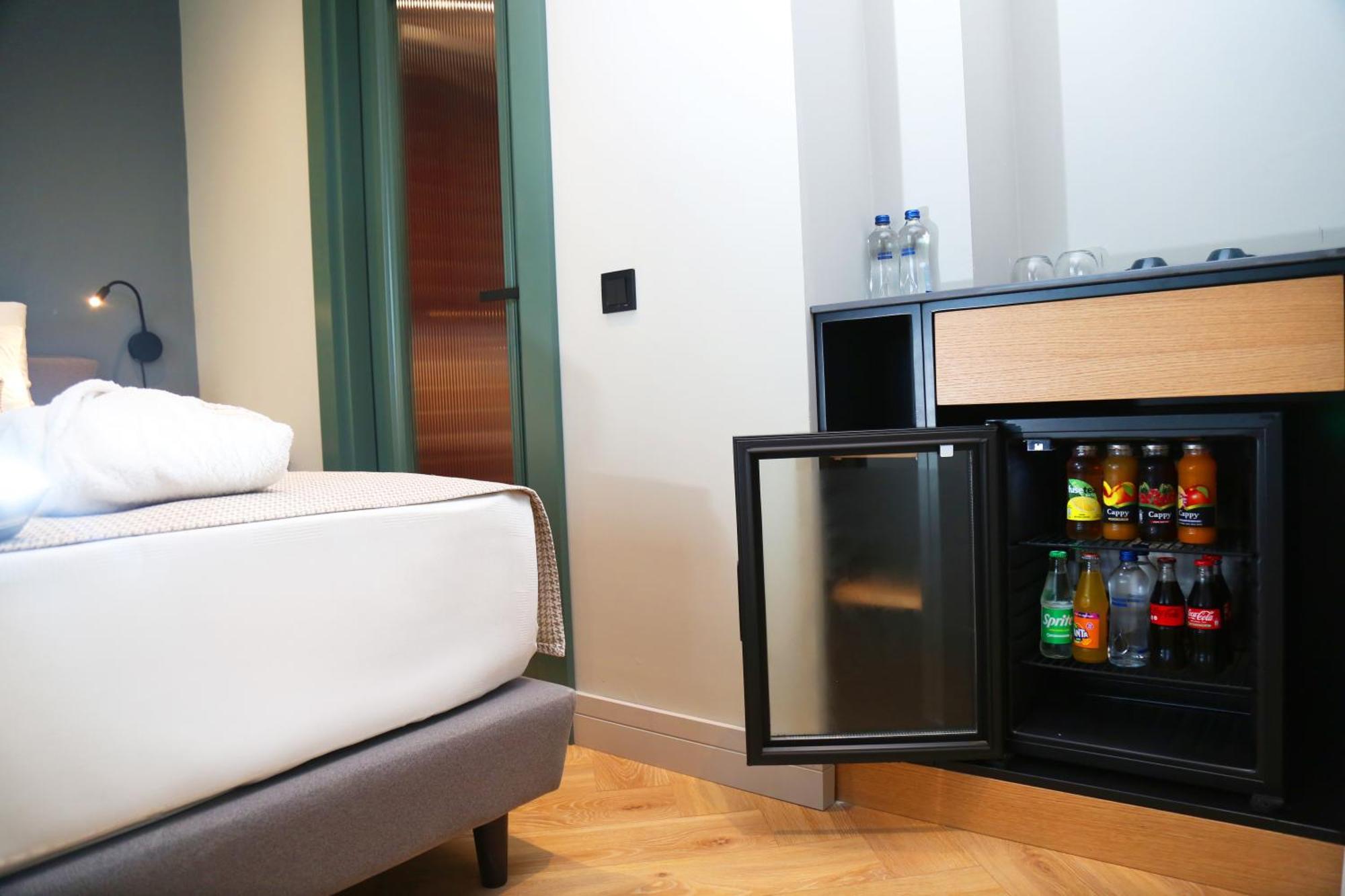 Hotel In The Middle 3*