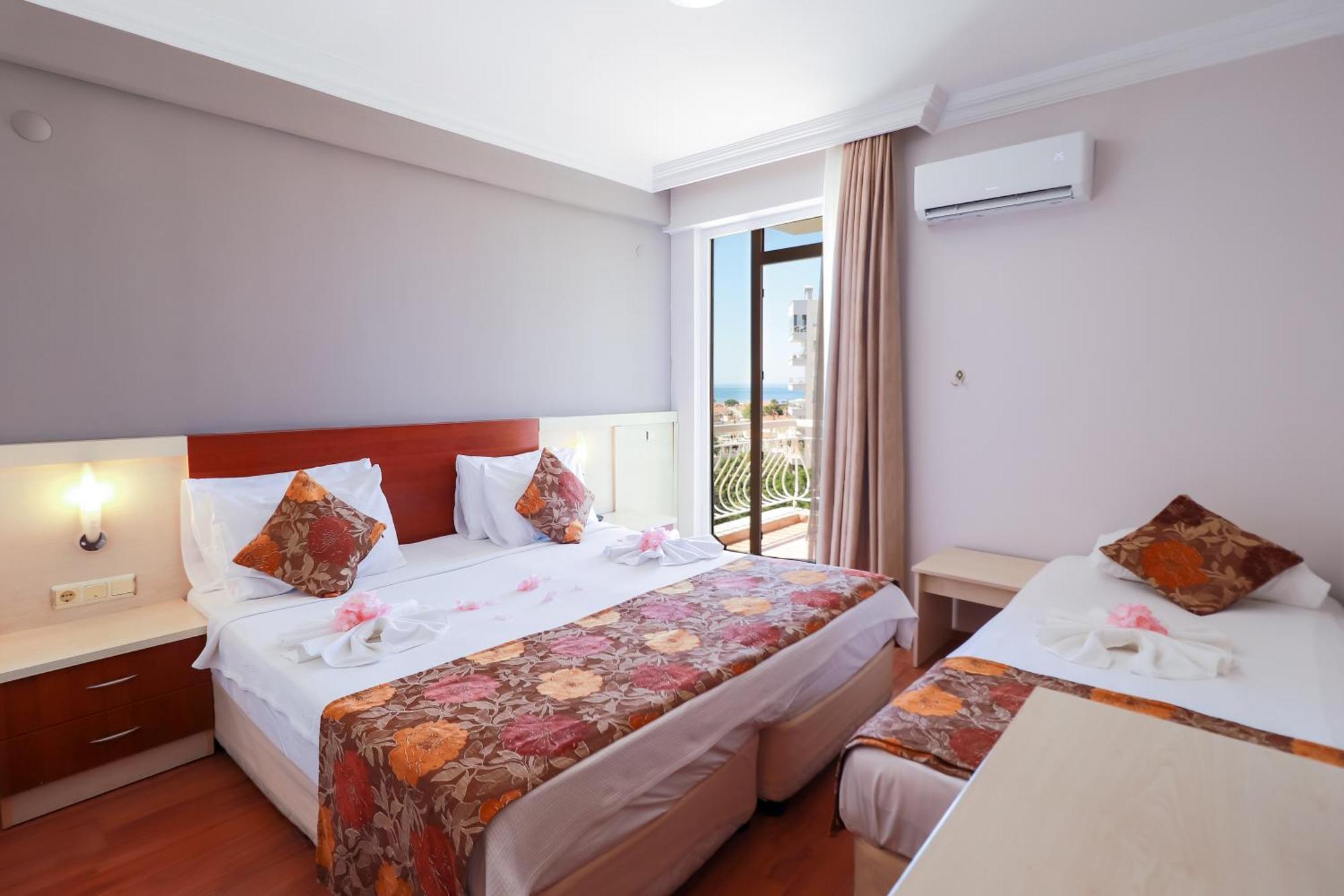 Lara Dinc Hotel