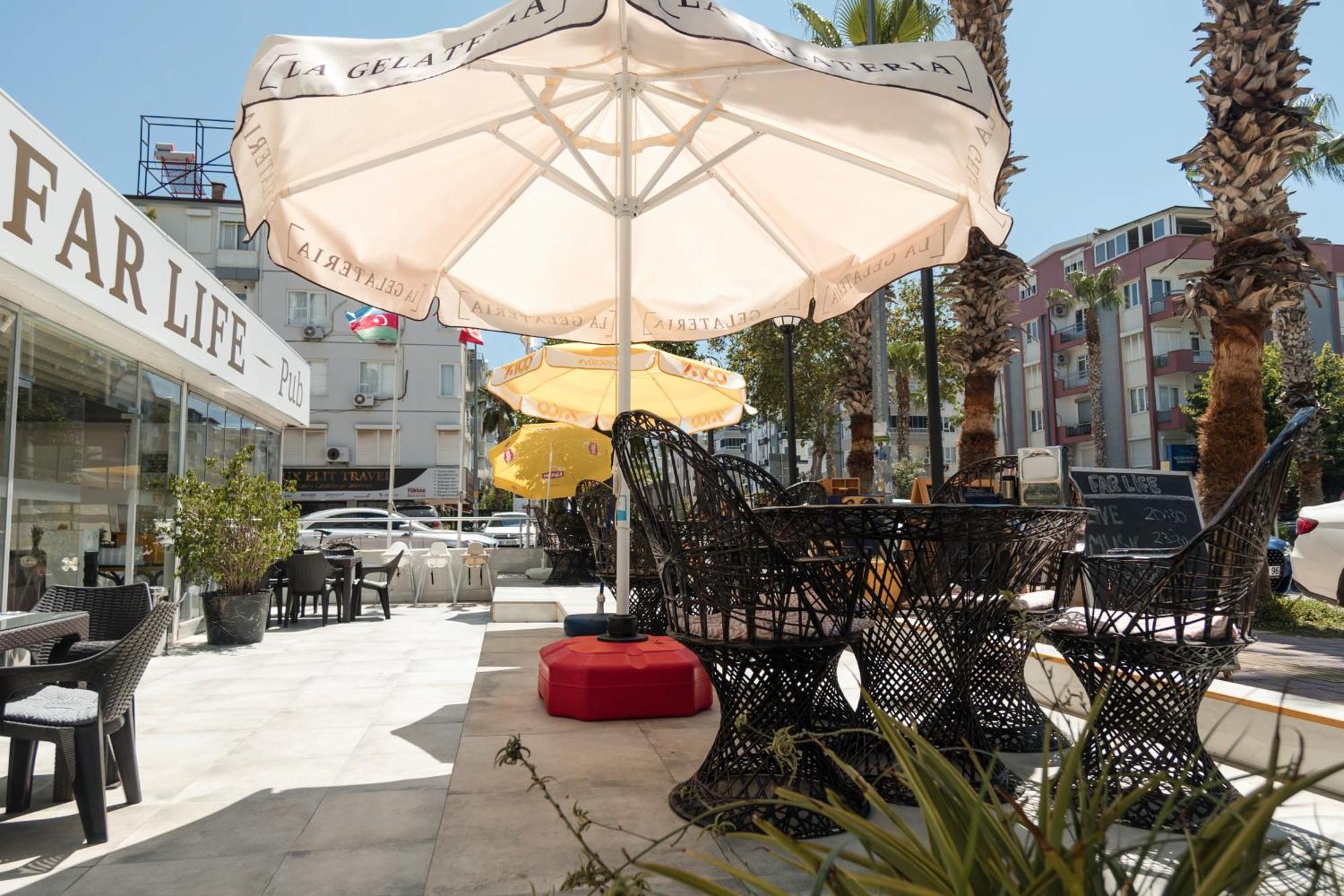Far Life Otel 3*