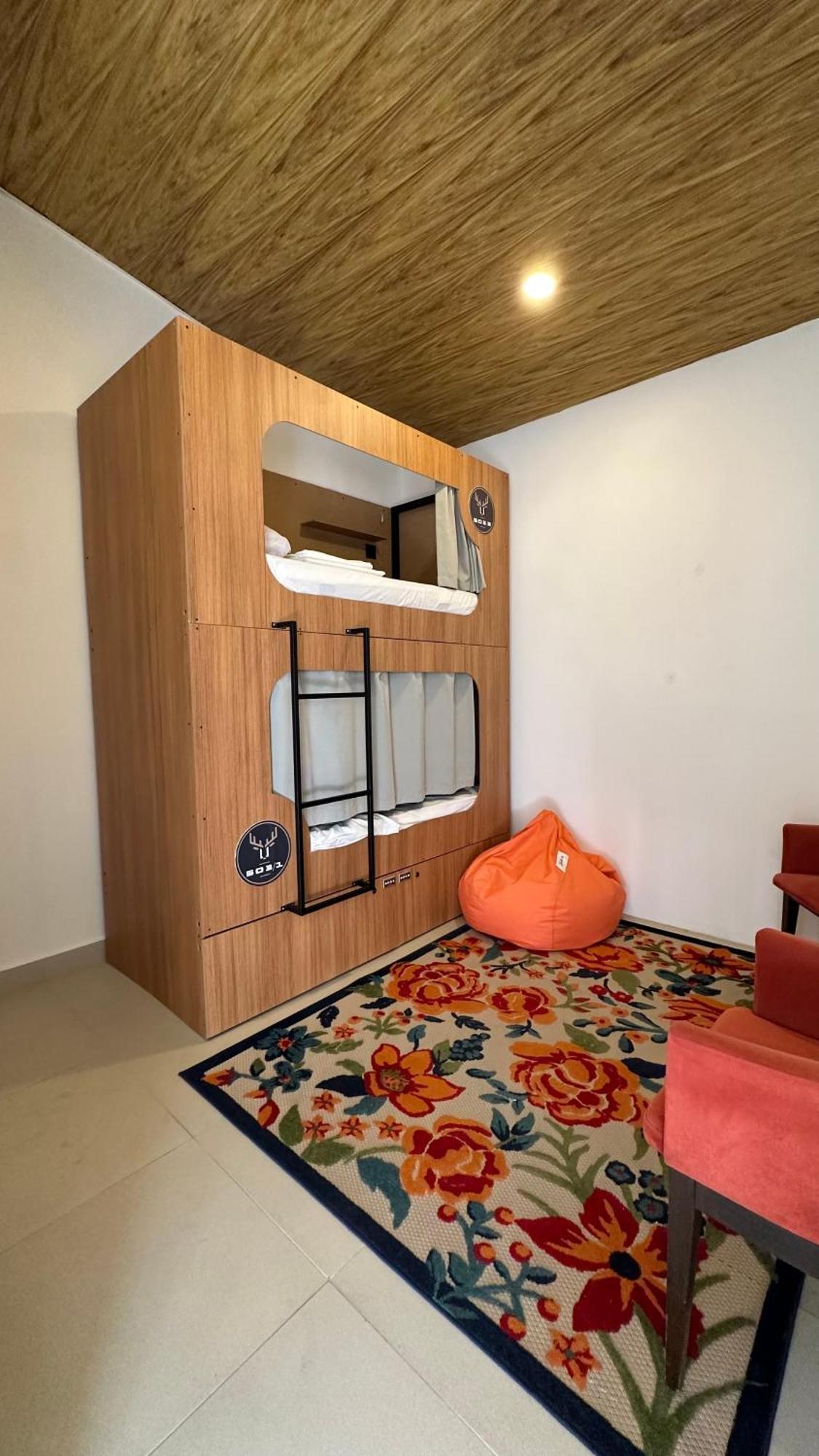 Deer & Otel *