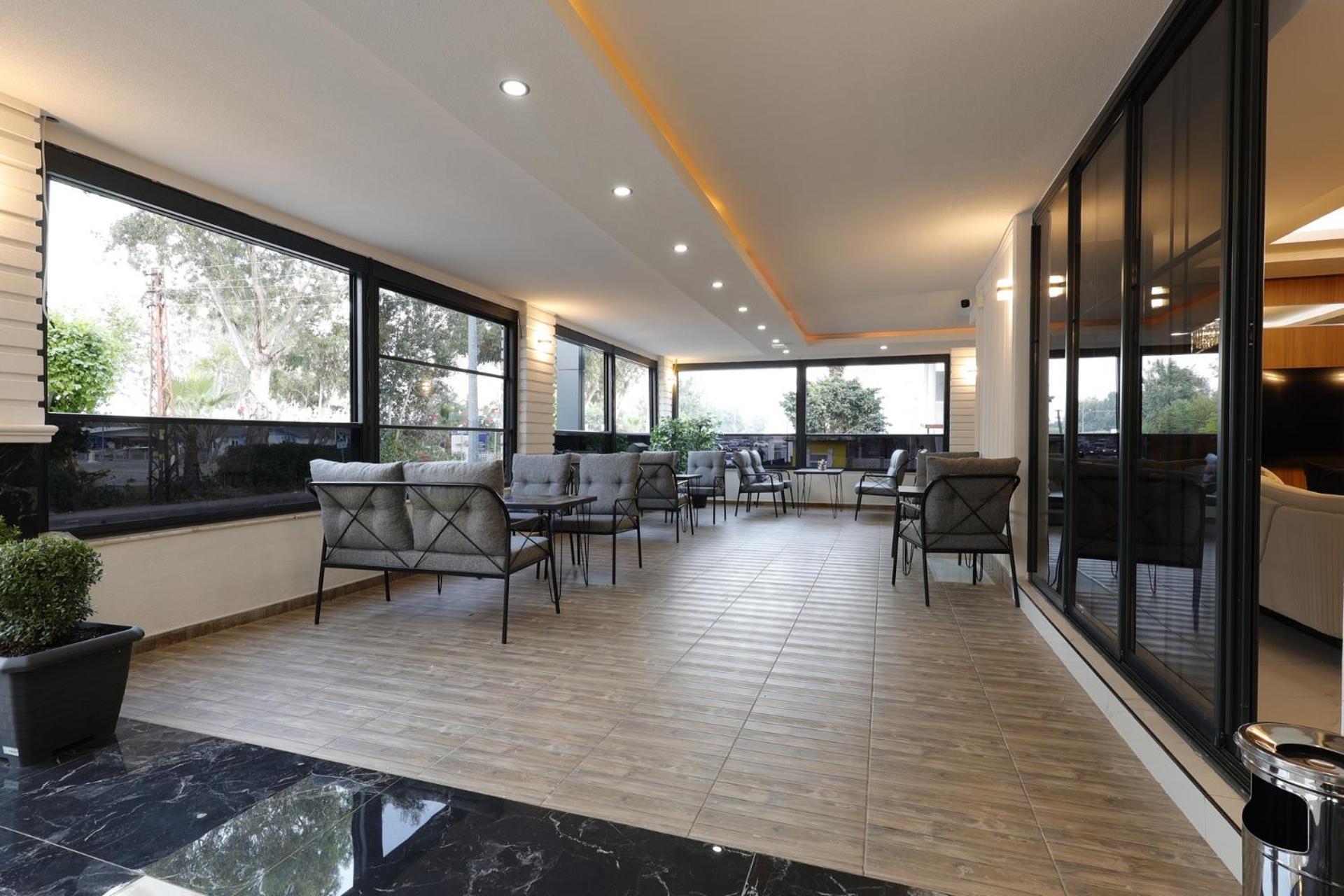 Otel Mira *