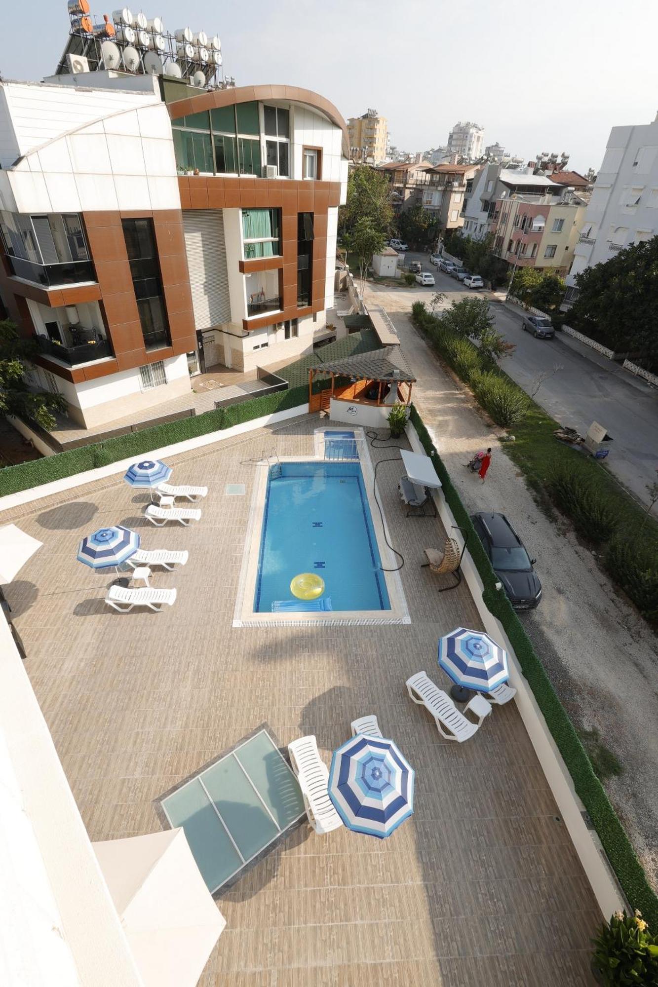 Mira Otel *