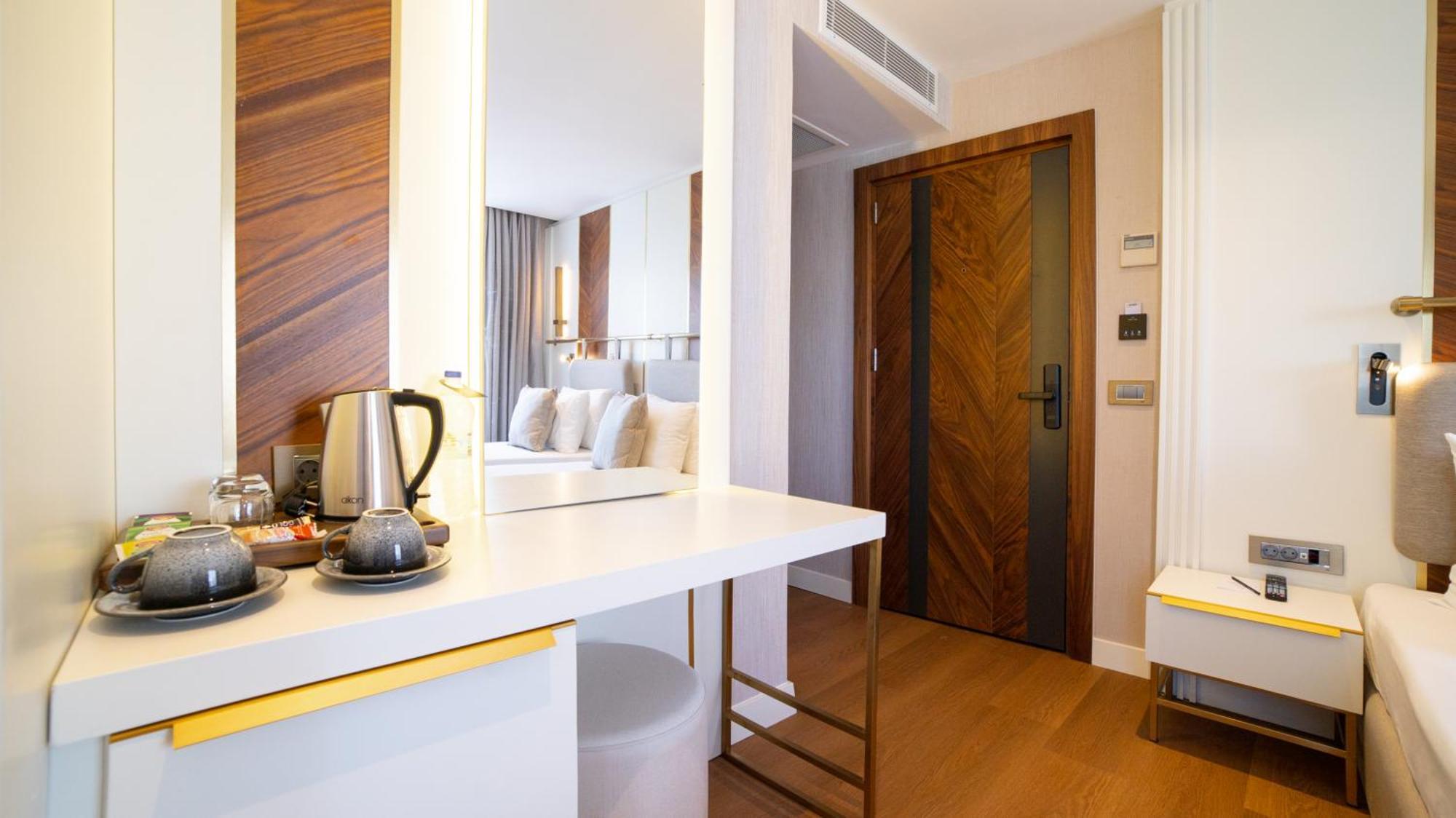 Otel Lara Vista Suits & Spa