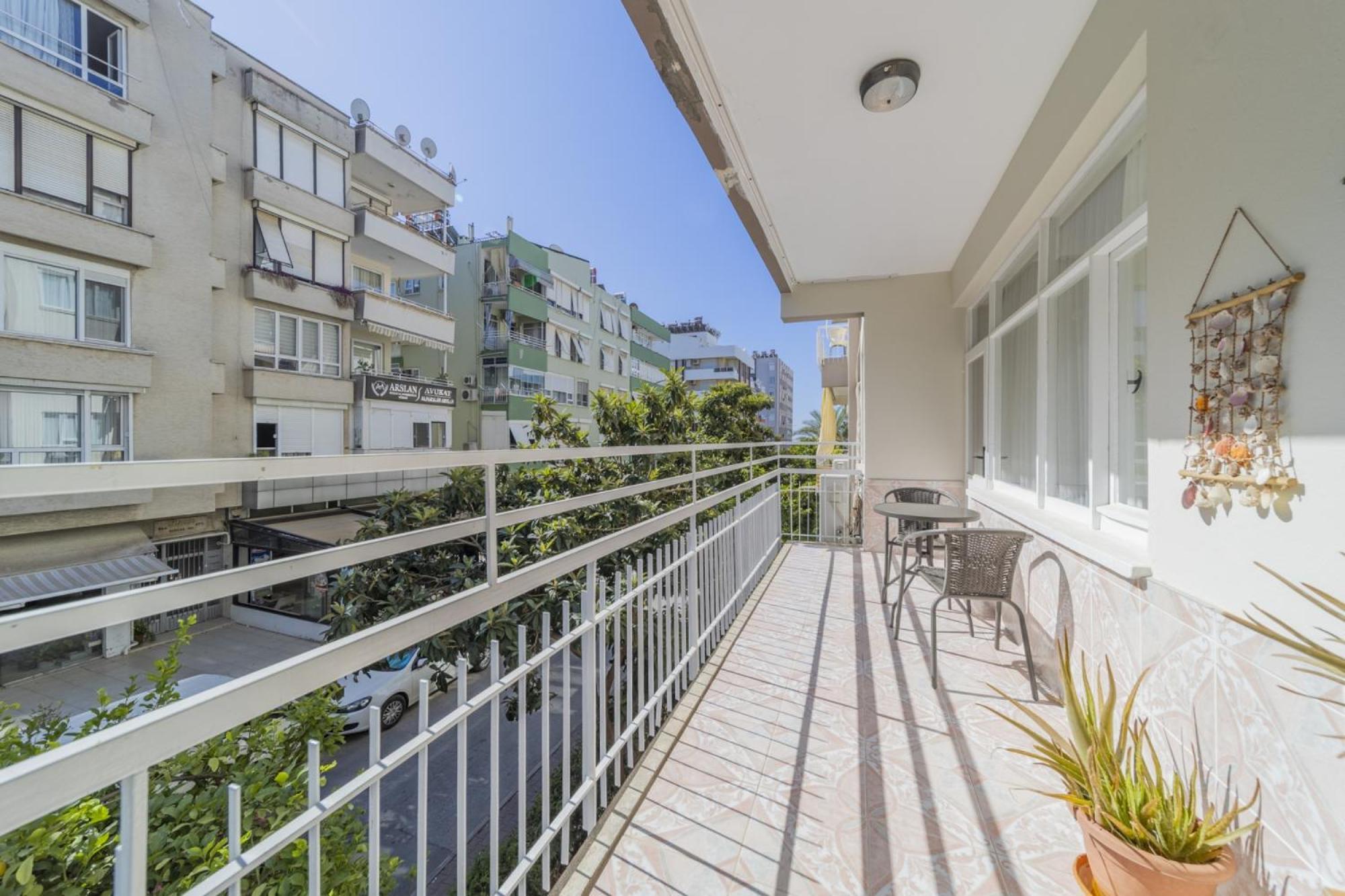 Chic Flat W Balcony 3 Min To Beach In *