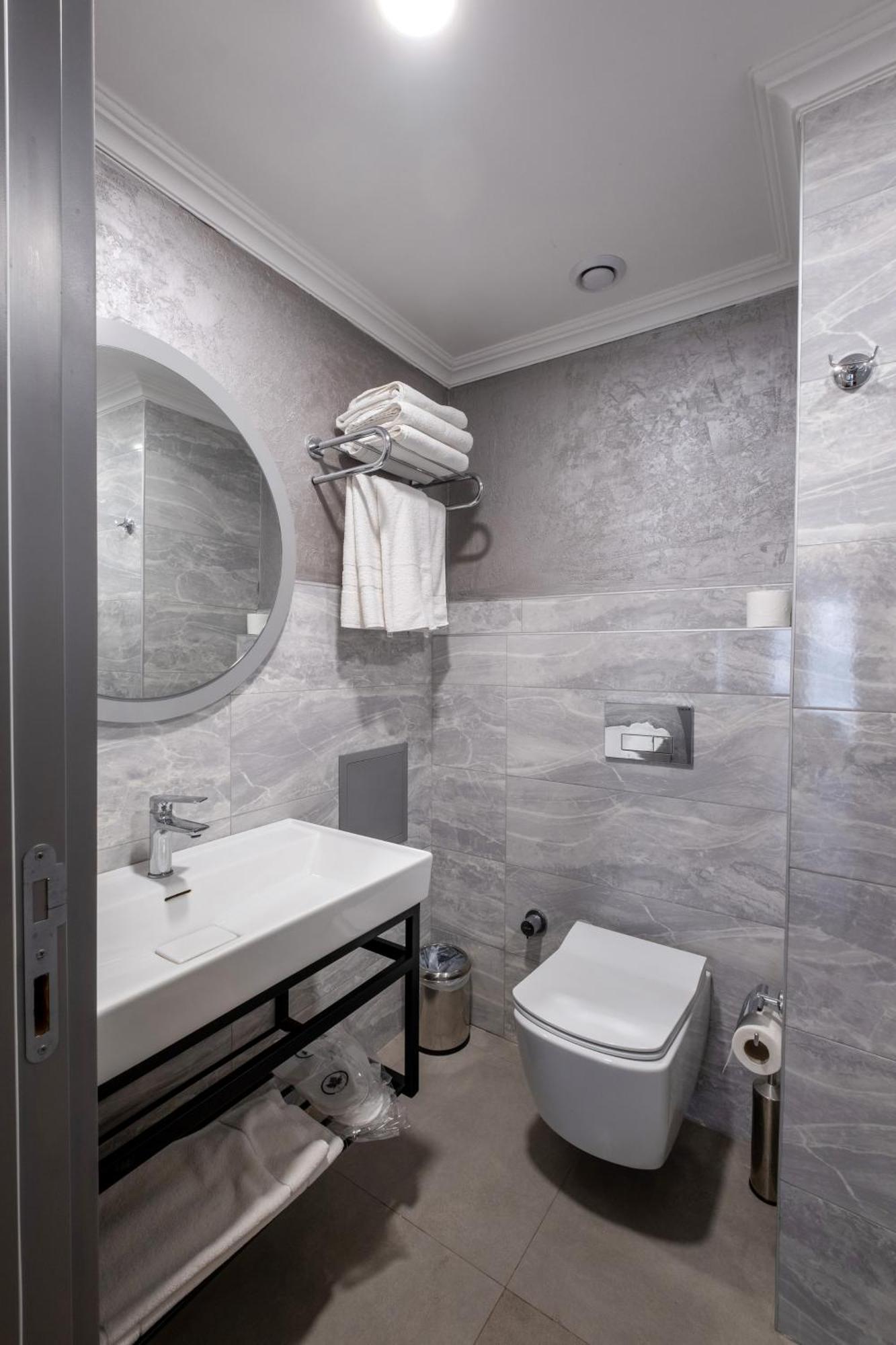 Hotel Avion *