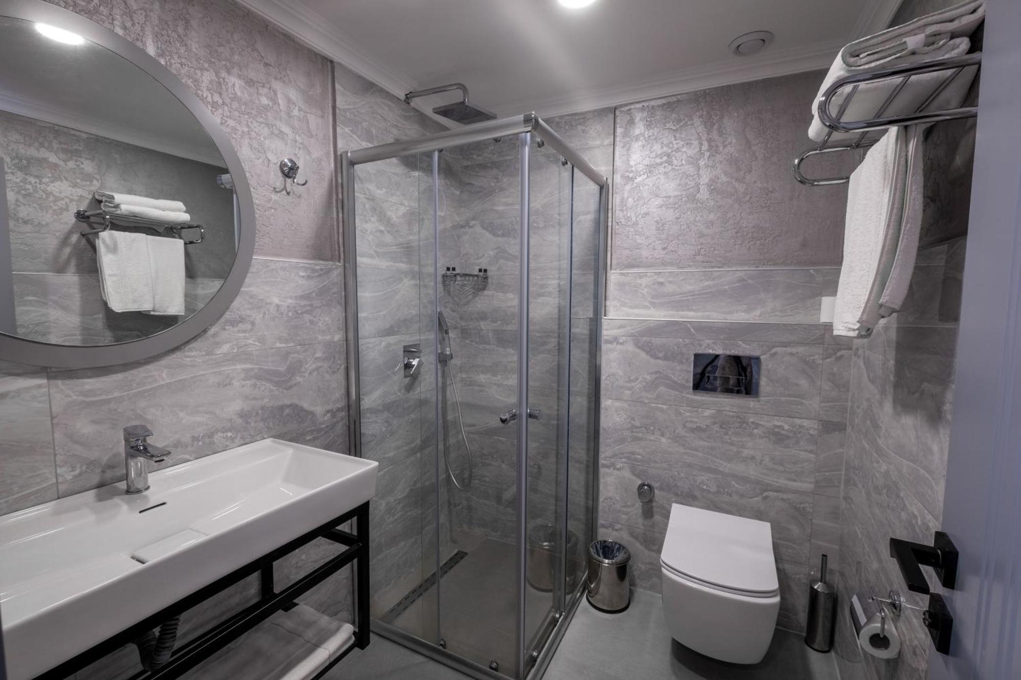 Avion Hotel