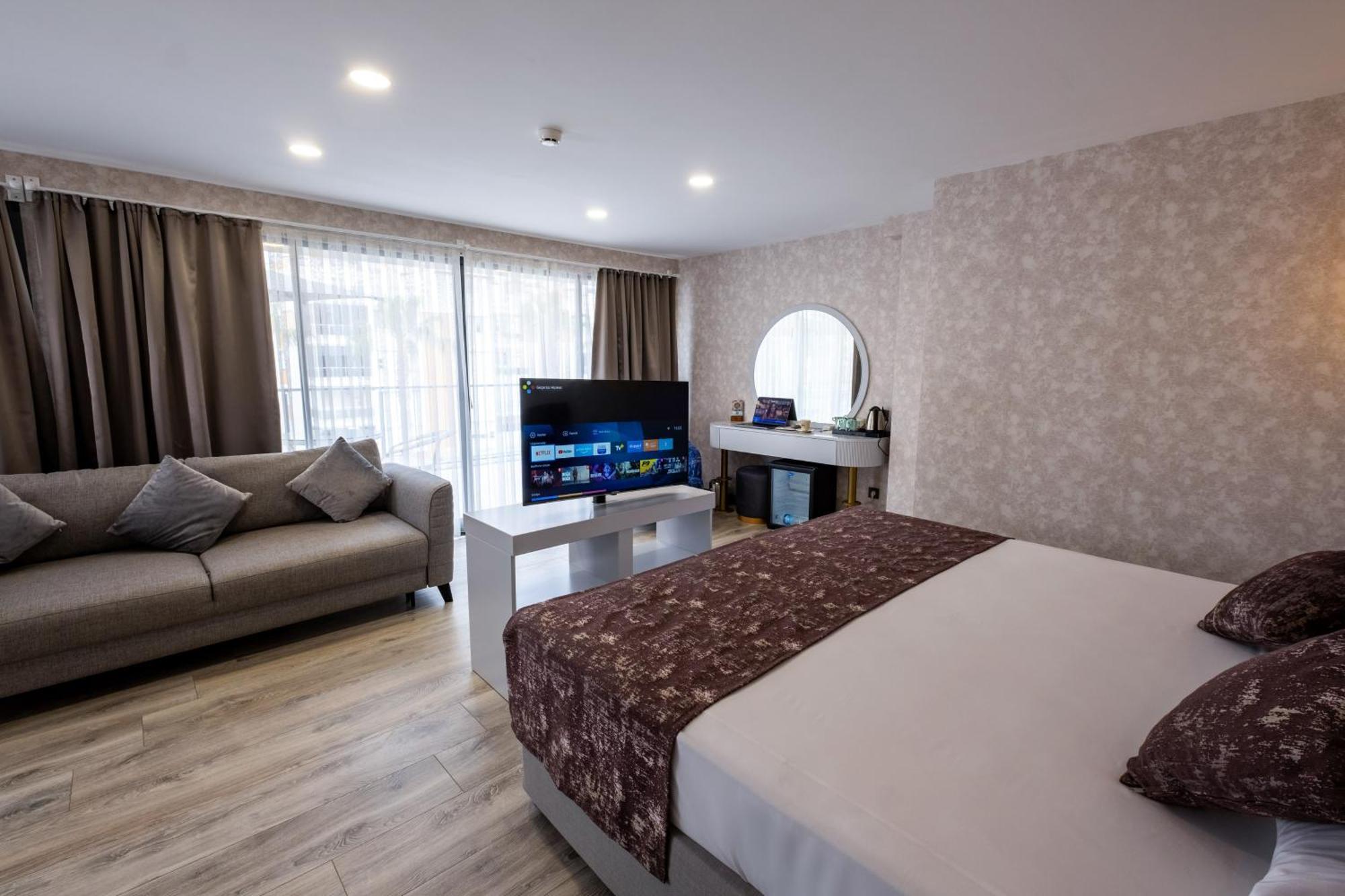 Avion Hotel *
