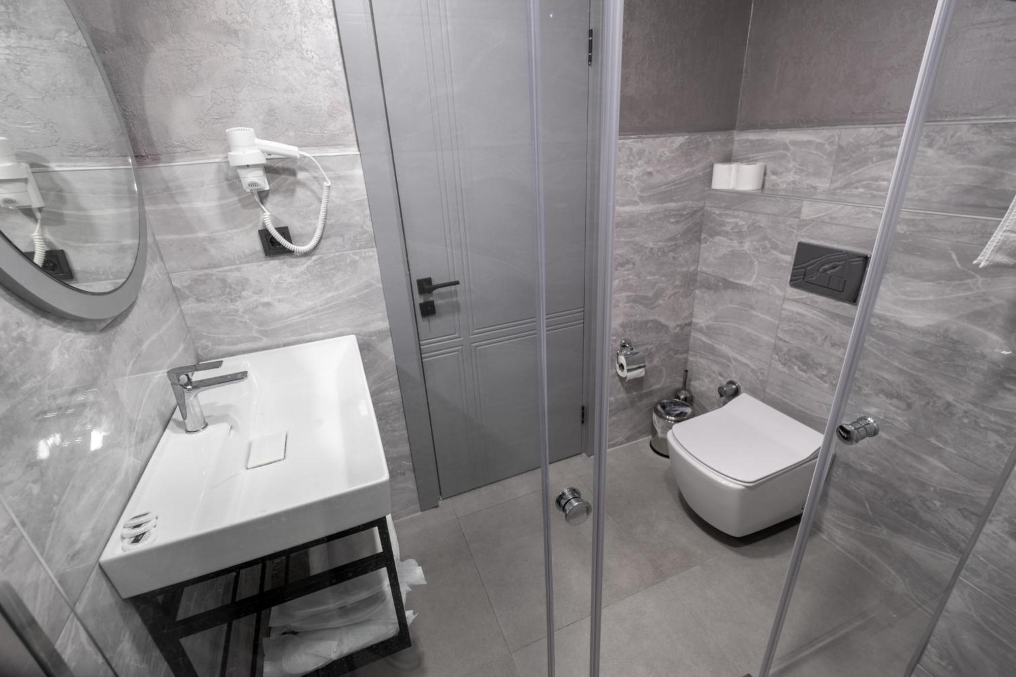 Hotel Avion *