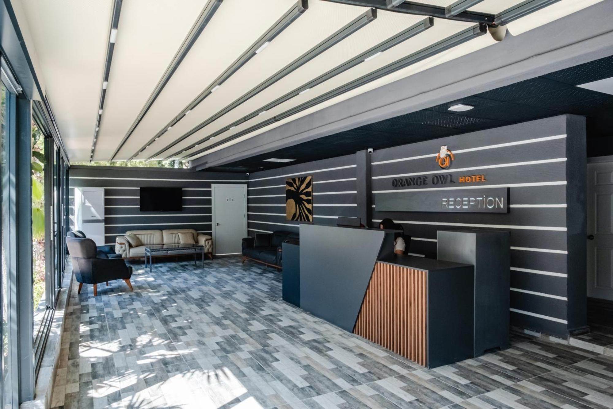 Hotel Orange Owl