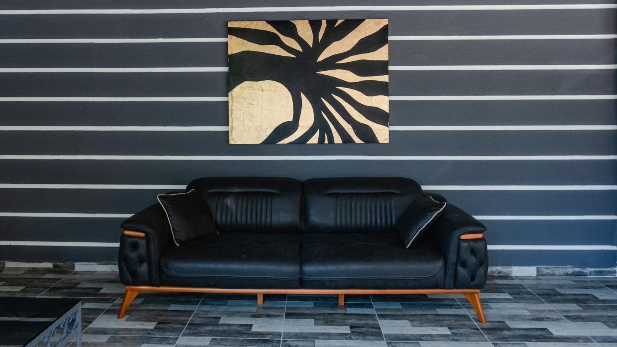 Orange Owl Hotel *
