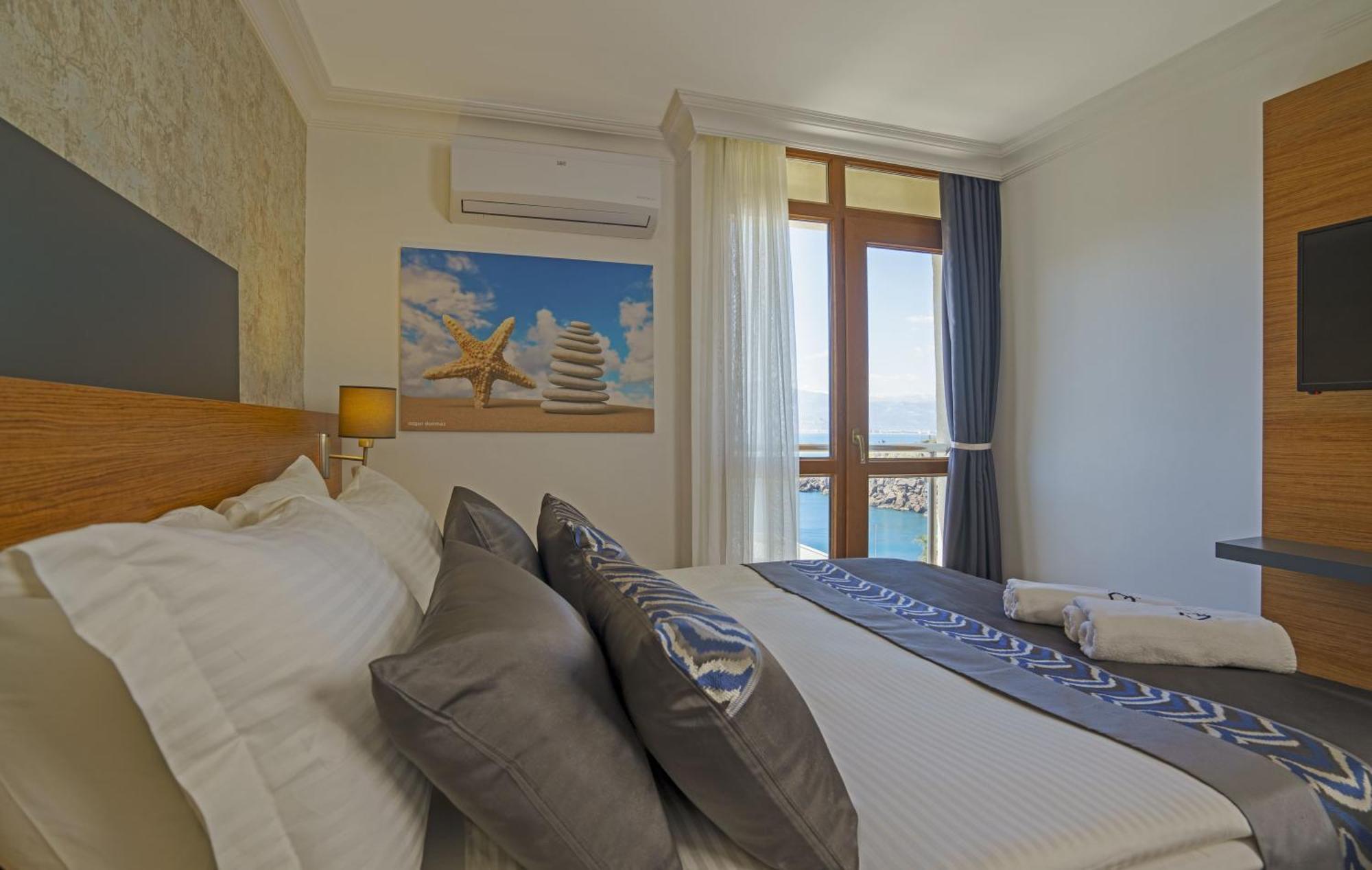 Qinn Hotel *