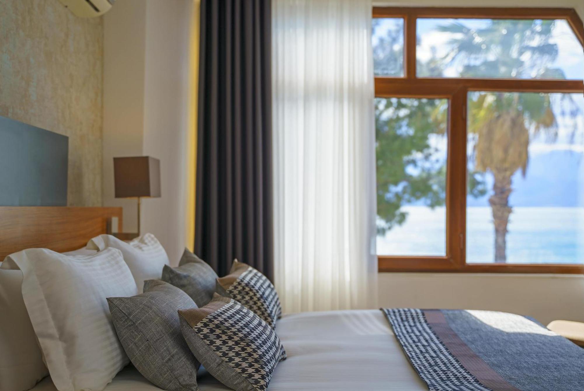 Qinn Hotel *
