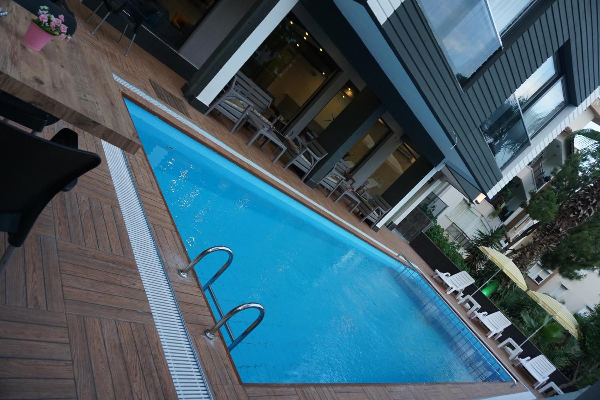 Ramona 3*
