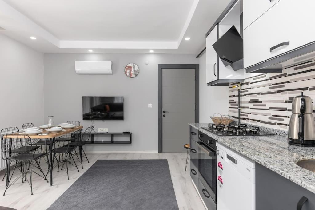 7-sehir Merkezinde 4 Yatak Odali Apartment Antalya