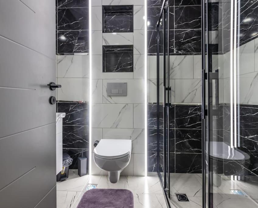 Appartement 1-kaleici Ve Markantalya'ya Yakin Bueyuek Ev Antalya