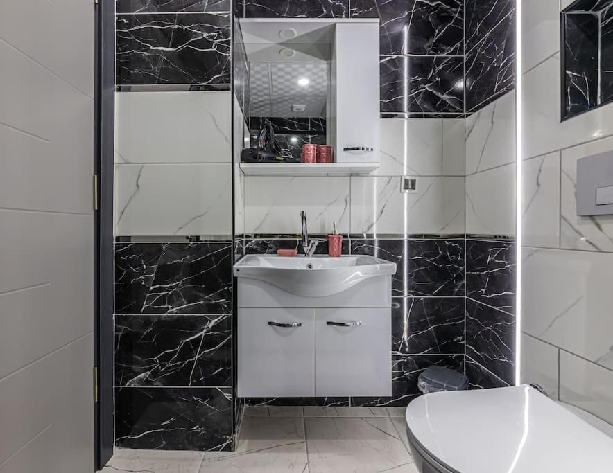 Appartement 1-kaleici Ve Markantalya'ya Yakin Bueyuek Ev Antalya