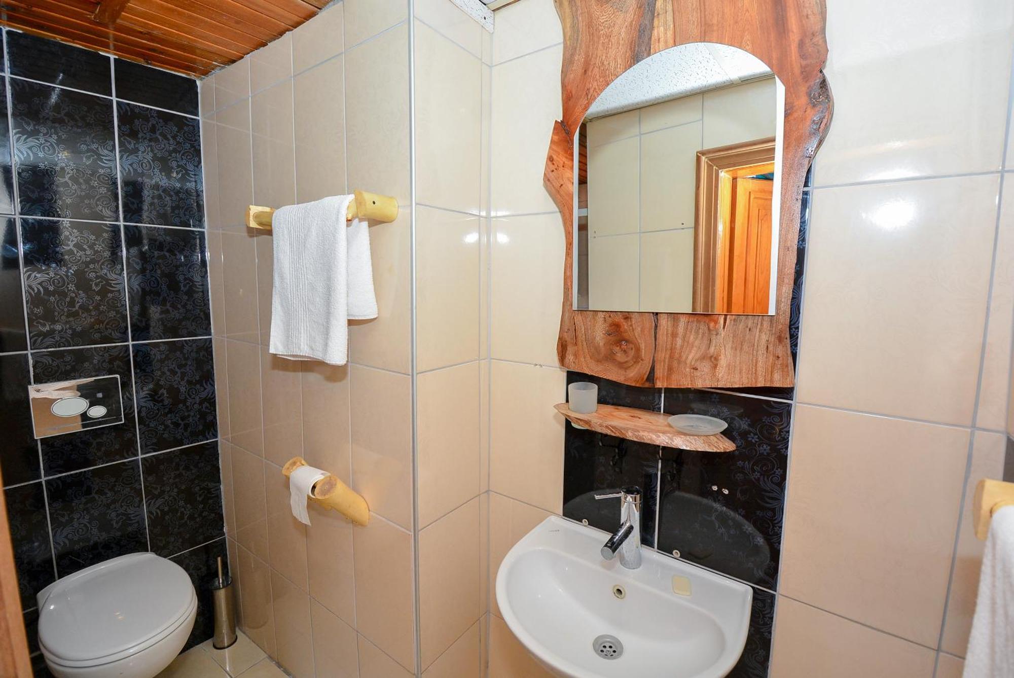 Wood House Hotel 3*