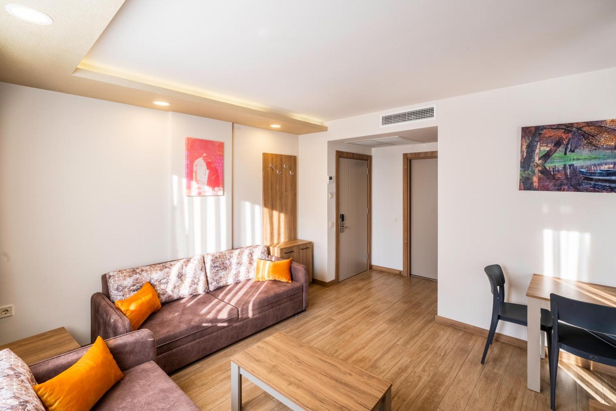 Golden World Aparthotel *