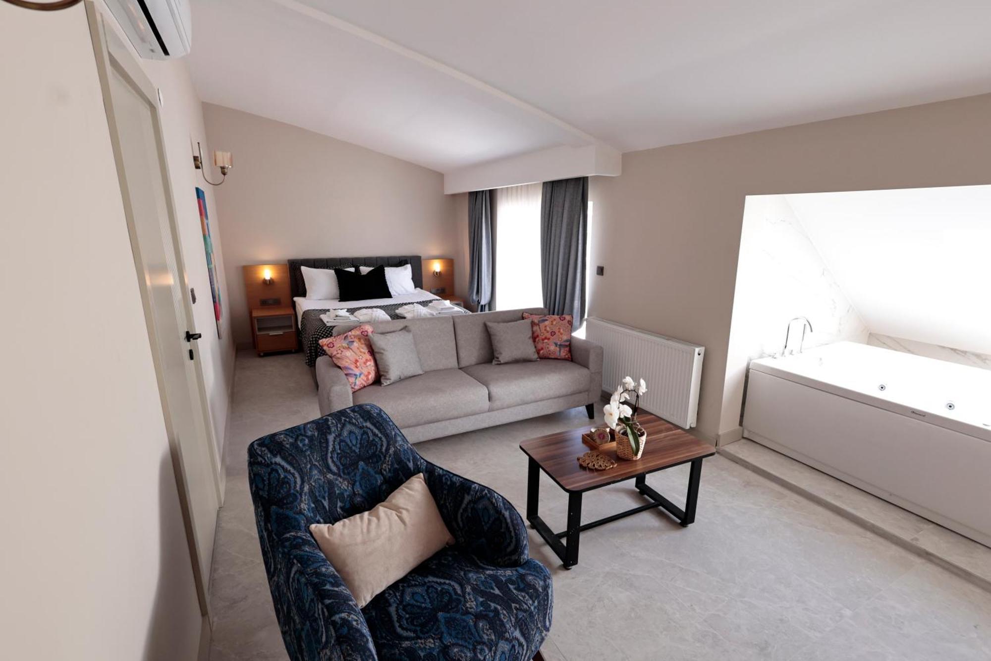 Livia Aparthotel