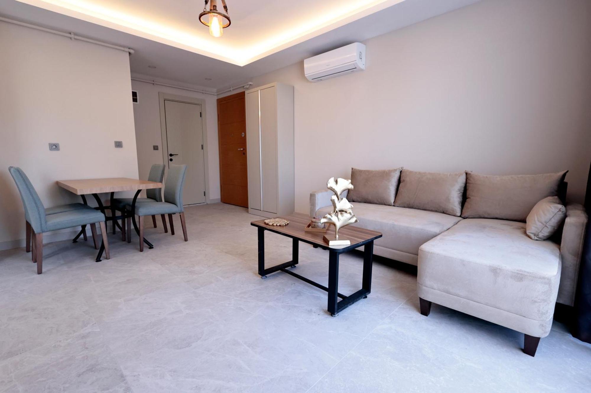 Livia Aparthotel